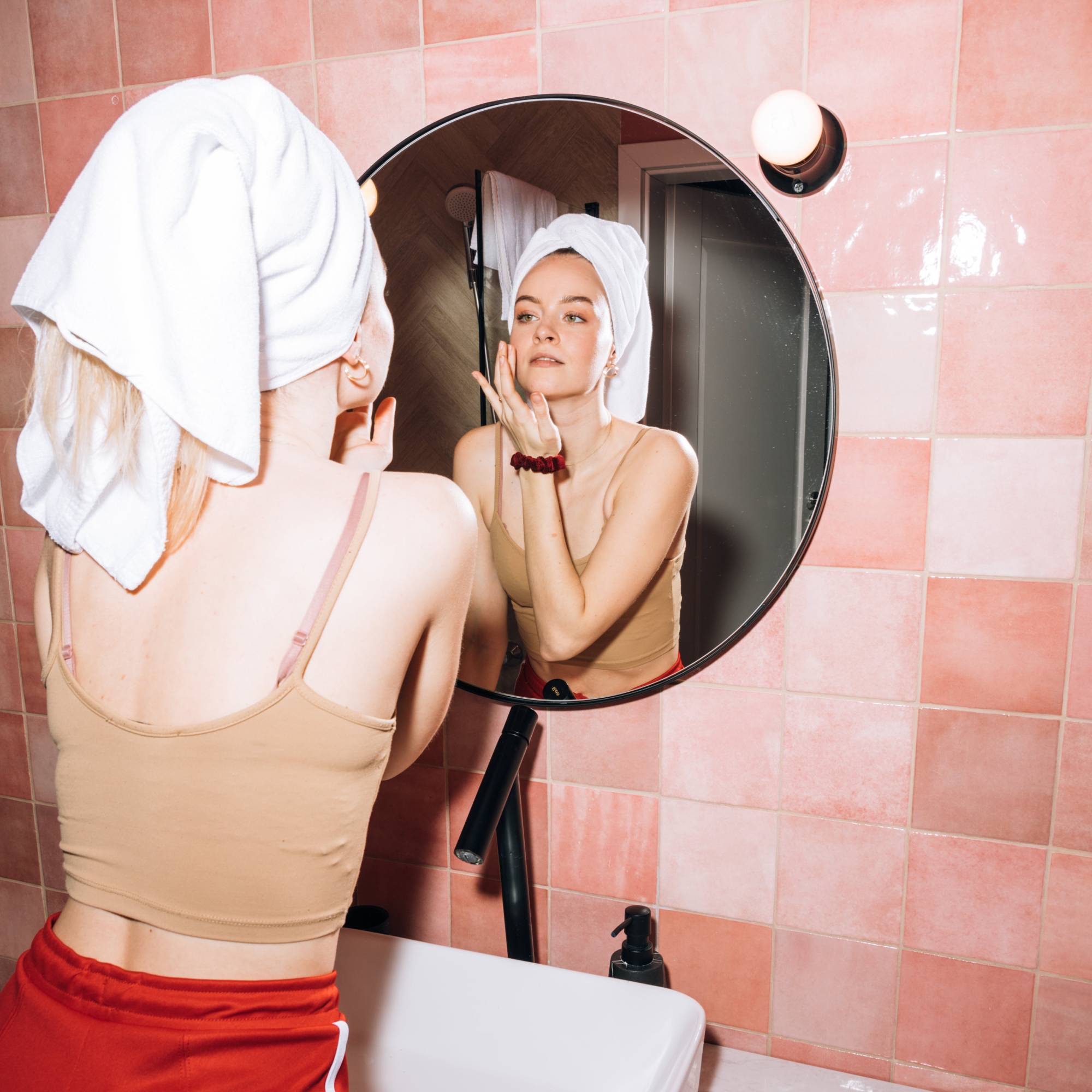 Natural wood pulp for perfect facial cleansing and exfoliation