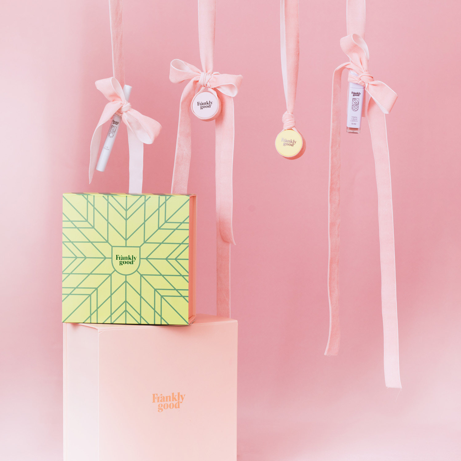 Božićni makeup trendovi: Osvježite svoj izgled za nadolazeće blagdane